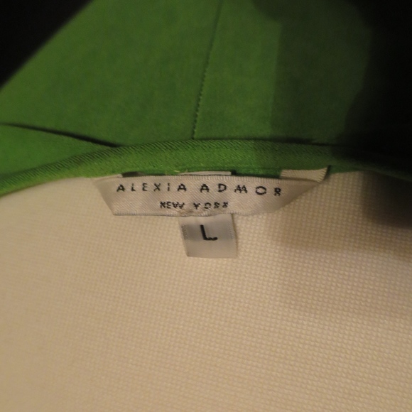 Gown - Picture 5 of 5